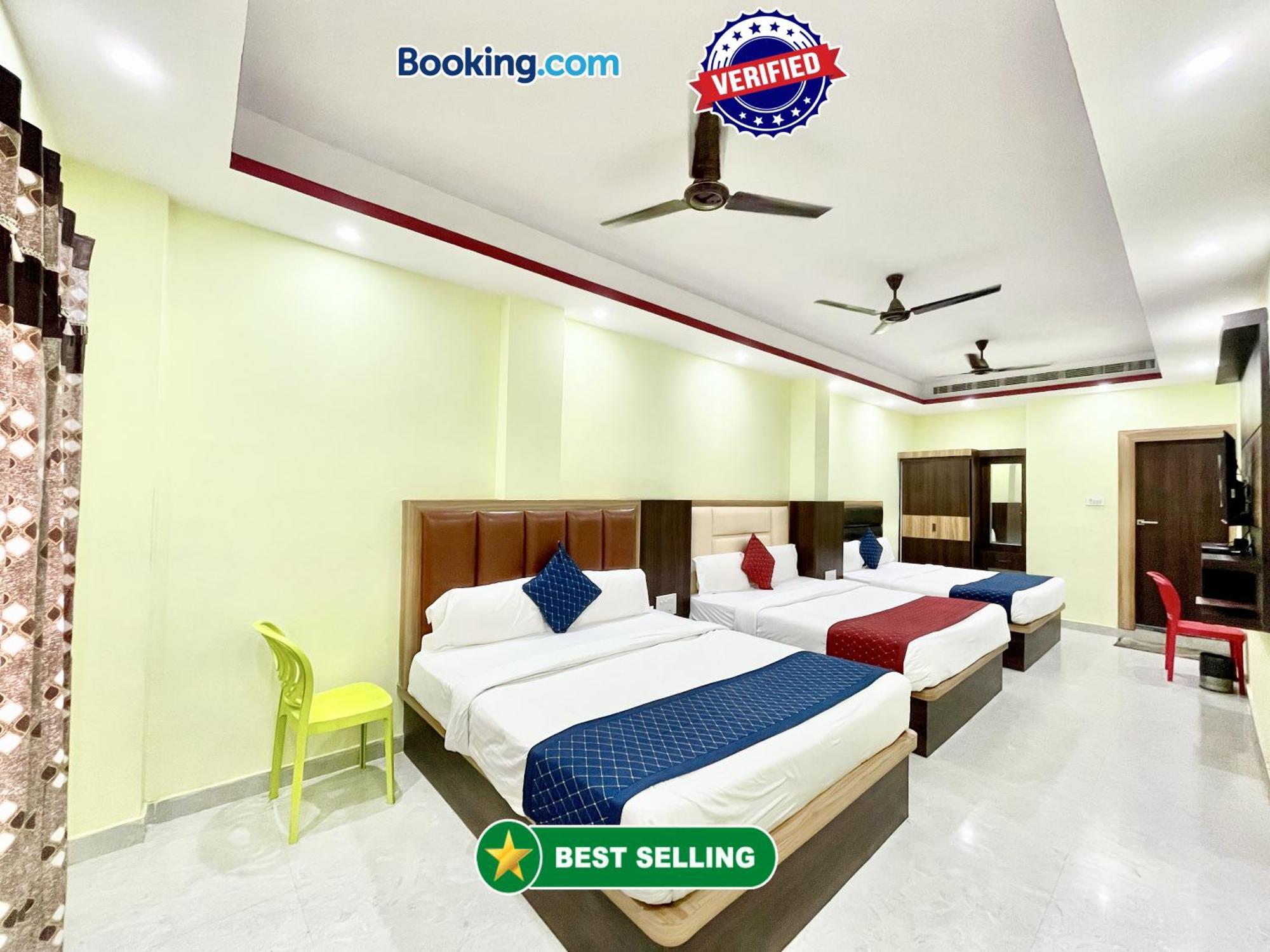 Laxmi V ! ! Fully-air-conditioned At Prime Location With Parking-wifi-lift Availability, Near Kashi Vishwanath Temple, And Ganga Ghat