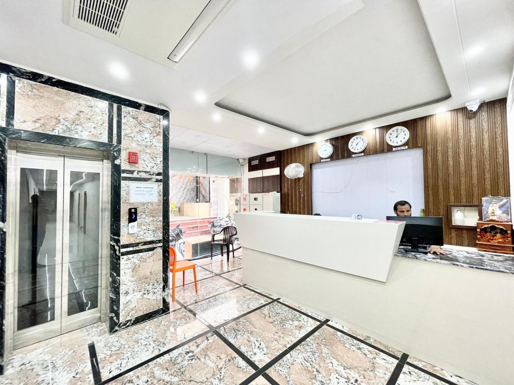 Laxmi V ! ! Fully-air-conditioned At Prime Location With Parking-wifi-lift Availability, Near Kashi Vishwanath Temple, And Ganga Ghat 5* Varanasi