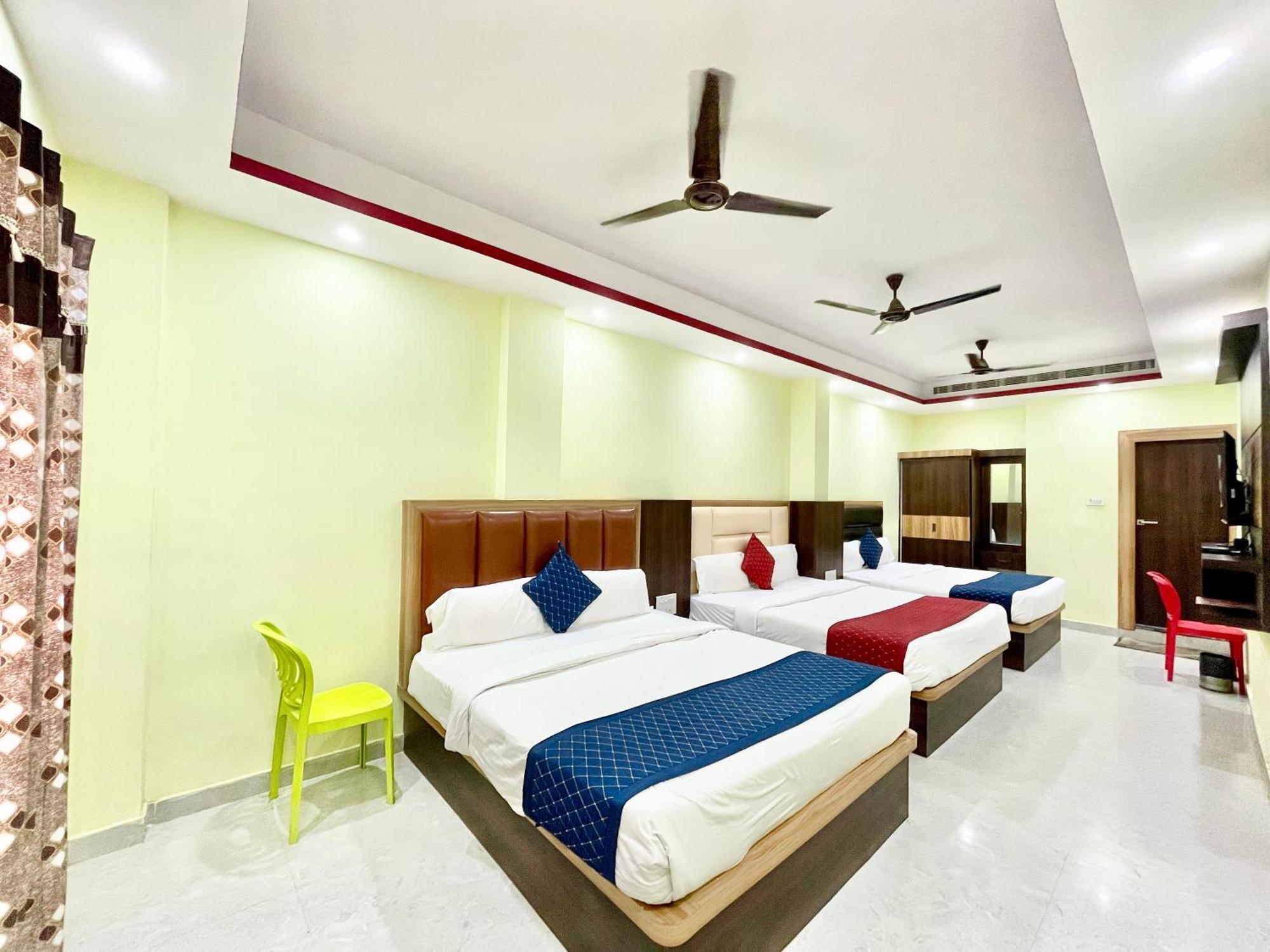Laxmi V ! ! Fully-air-conditioned At Prime Location With Parking-wifi-lift Availability, Near Kashi Vishwanath Temple, And Ganga Ghat Varanasi
