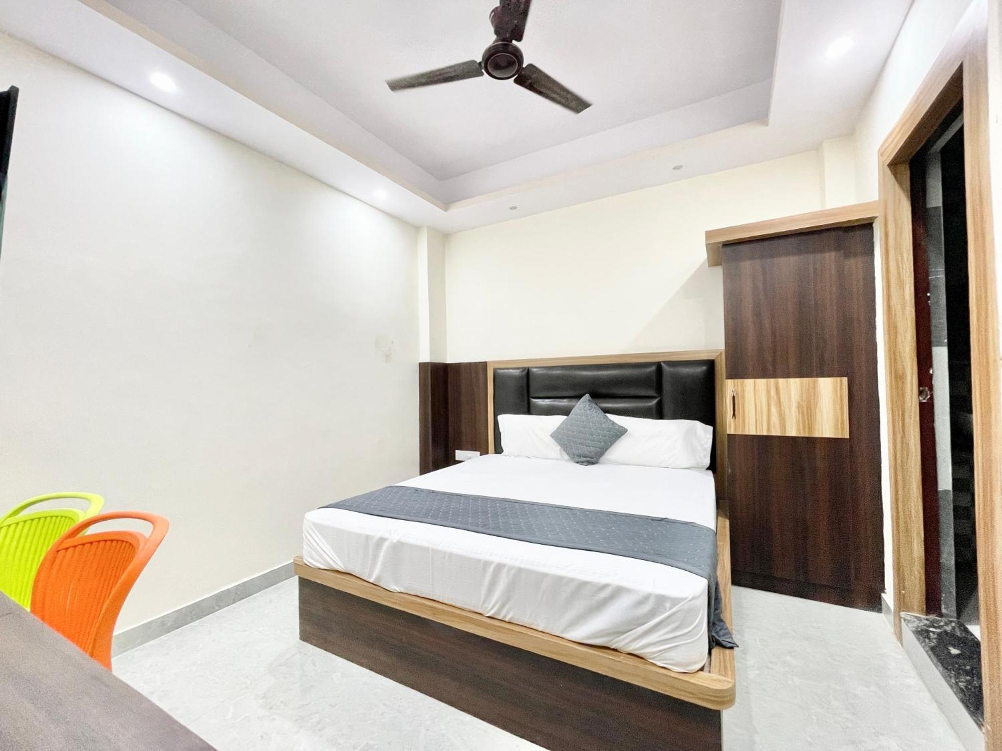 Laxmi V ! ! Fully-air-conditioned At Prime Location With Parking-wifi-lift Availability, Near Kashi Vishwanath Temple, And Ganga Ghat 5* Varanasi