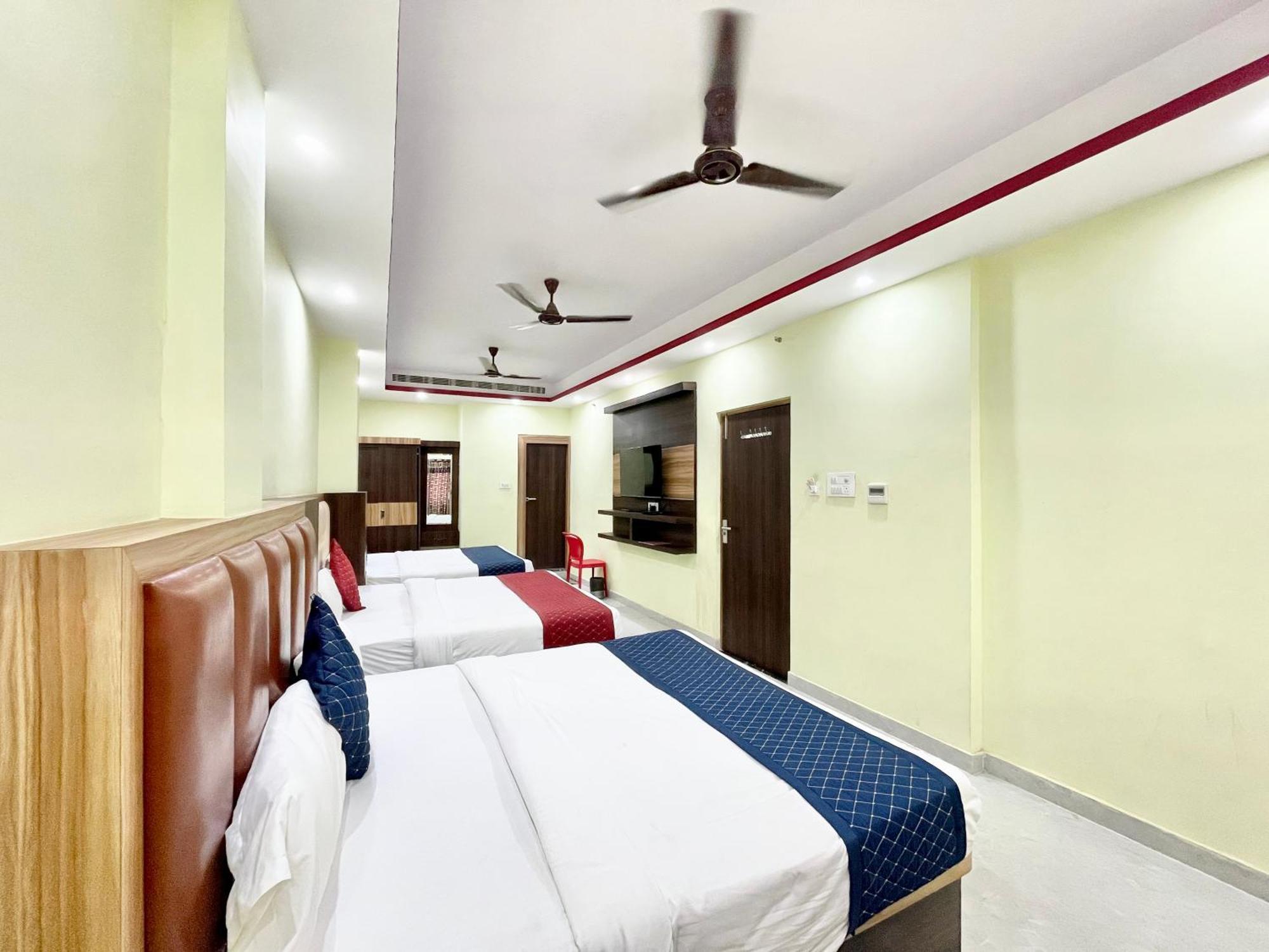 Hotel Laxmi V ! ! Fully-air-conditioned At Prime Location With Parking-wifi-lift Availability, Near Kashi Vishwanath Temple, And Ganga Ghat 5*