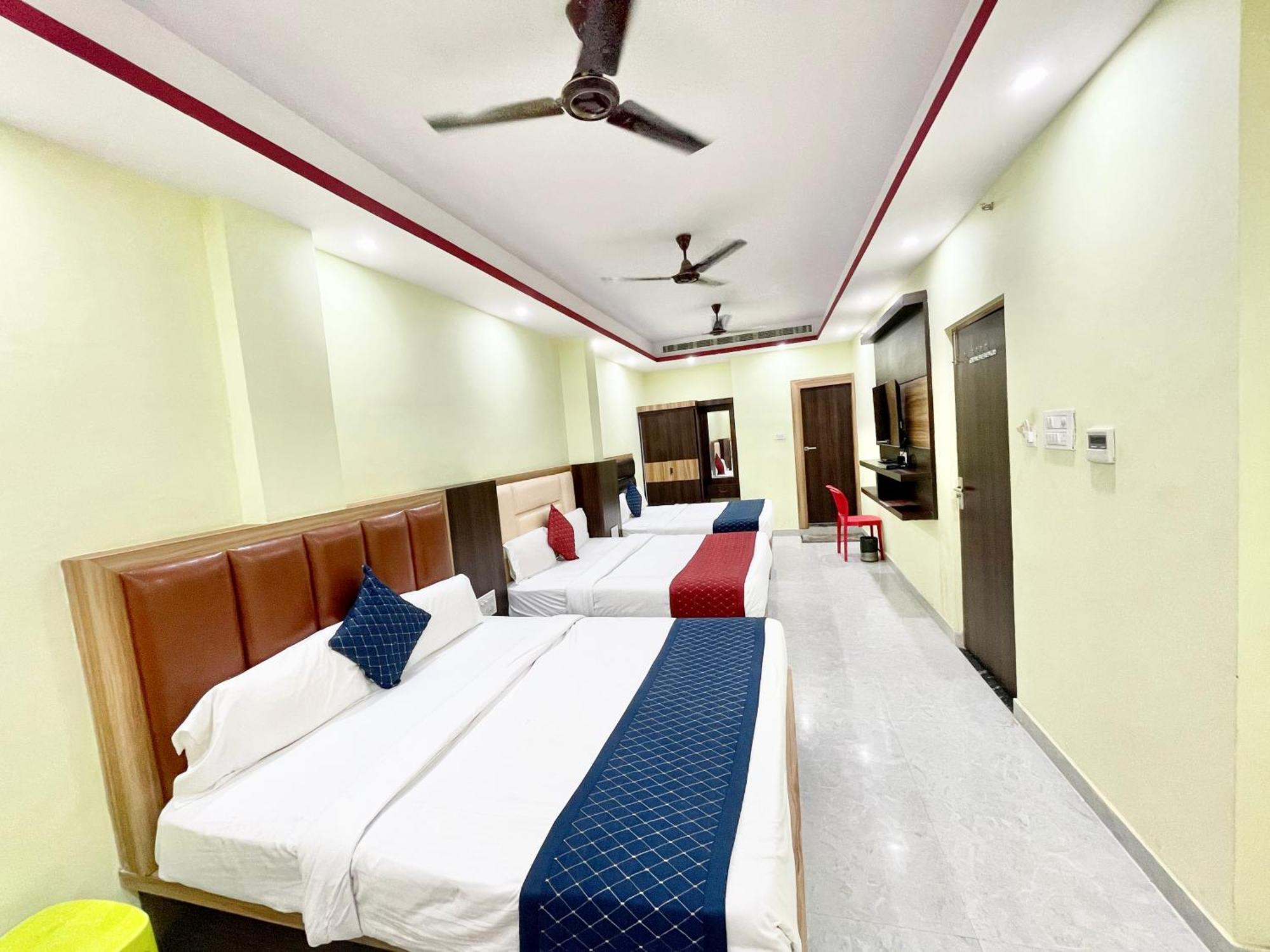 Laxmi V ! ! Fully-air-conditioned At Prime Location With Parking-wifi-lift Availability, Near Kashi Vishwanath Temple, And Ganga Ghat Hotel Varanasi