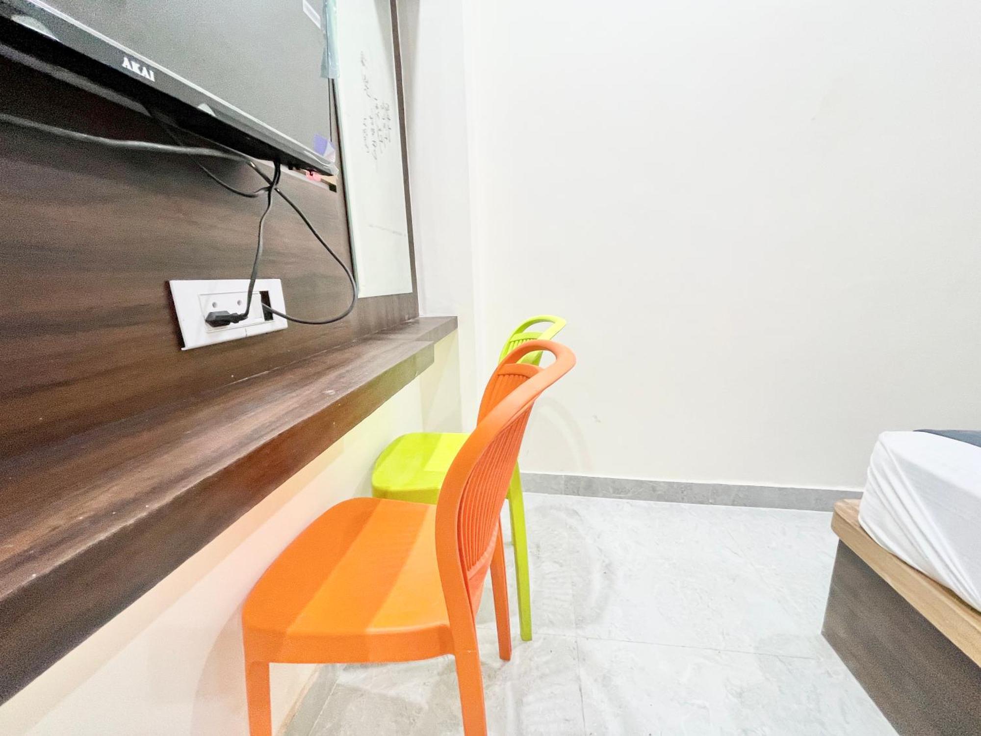 Hotel Laxmi V ! ! Fully-air-conditioned At Prime Location With Parking-wifi-lift Availability, Near Kashi Vishwanath Temple, And Ganga Ghat Varanasi